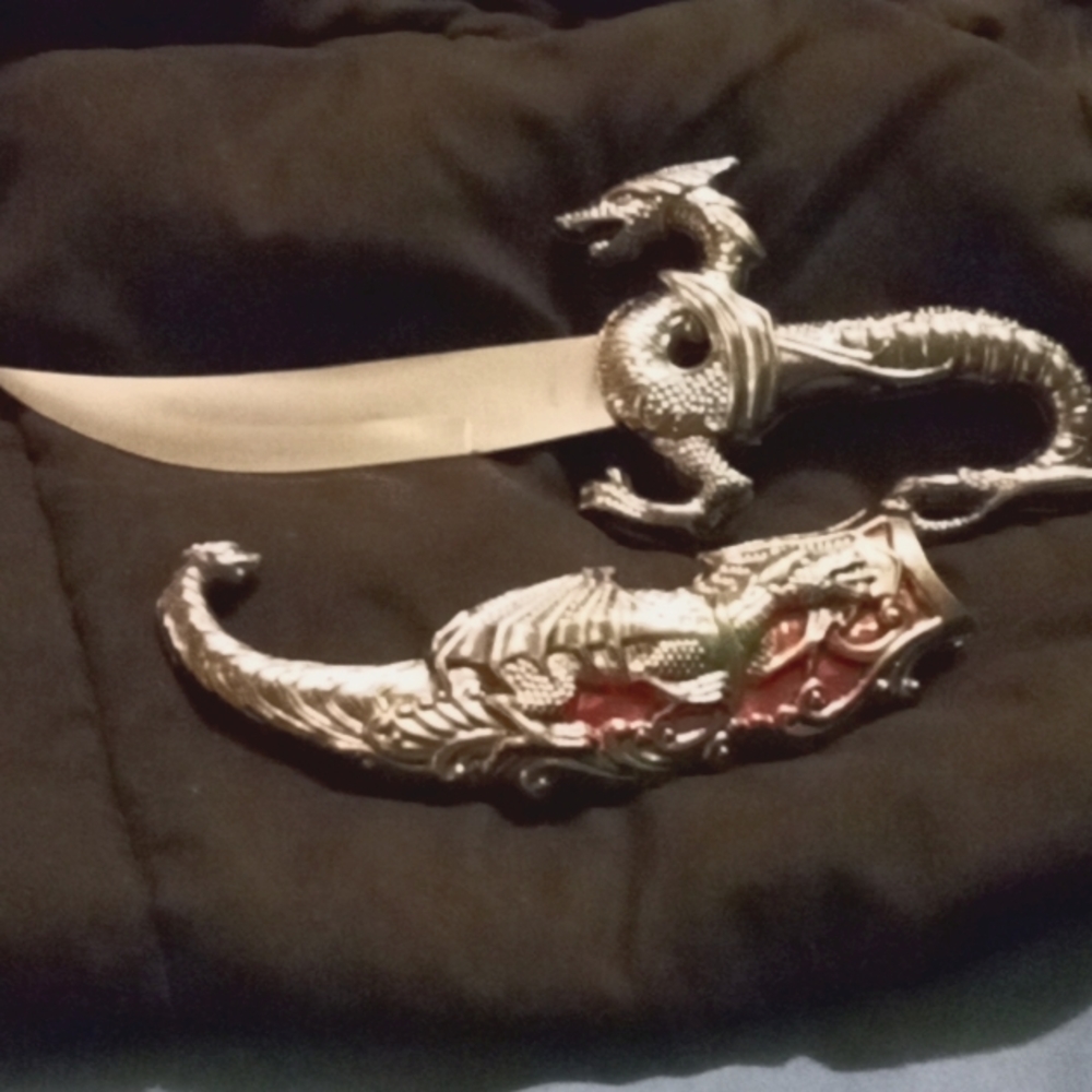 Double Dragonhead Knife